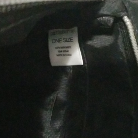 Phone Charging Wallet - Picture 6 of 7